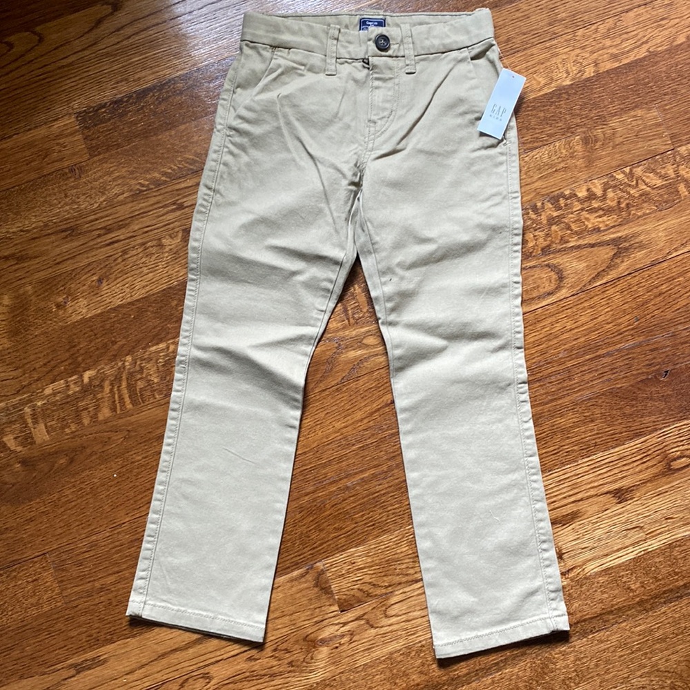 New with tags Gap khaki pants 6 regular slim stretch